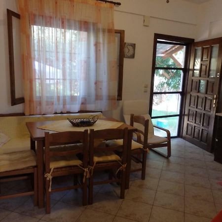 The Small House In The Olive Grove Лефокастро Екстериор снимка