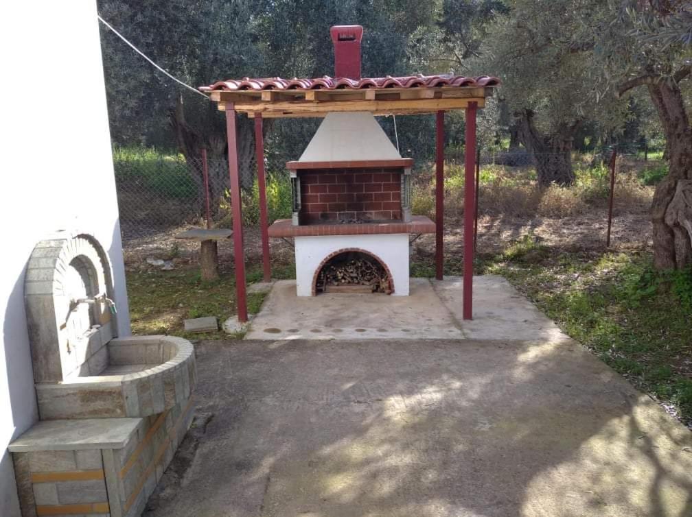 The Small House In The Olive Grove Лефокастро Екстериор снимка