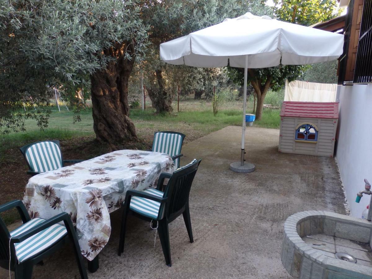The Small House In The Olive Grove Лефокастро Екстериор снимка